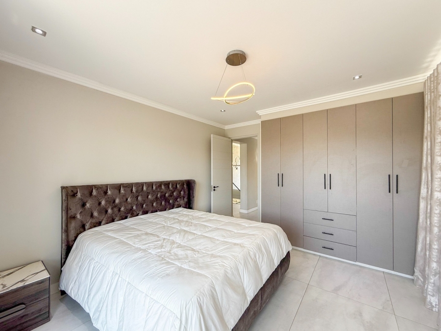 5 Bedroom Property for Sale in The Islands Estates North West